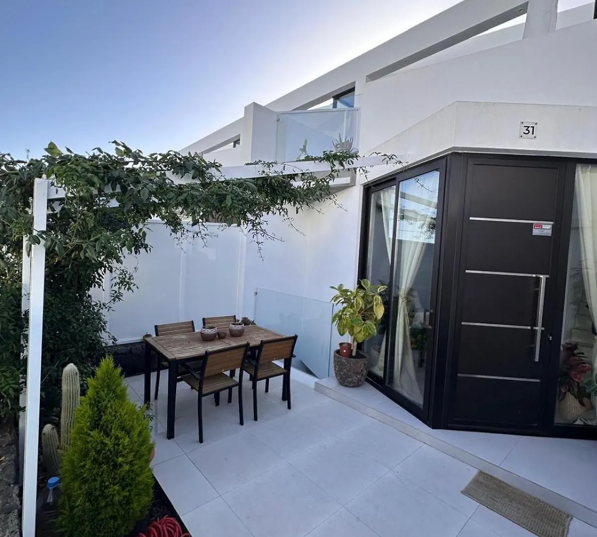 Papa Tote Deluxe Hostel Playa Honda  0*, Playa Honda (Lanzarote)