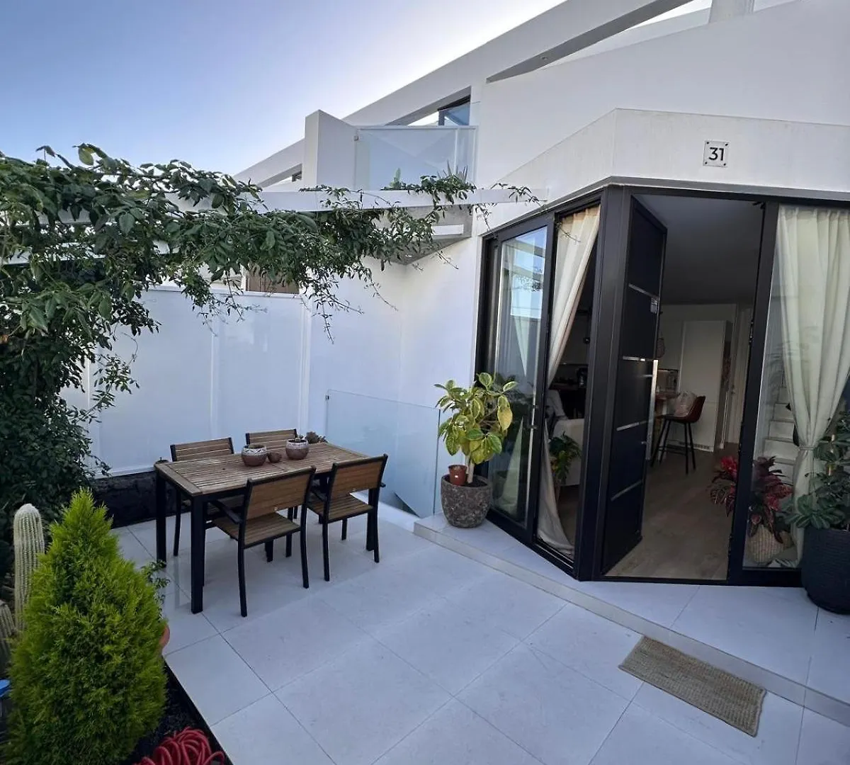 Papa Tote Deluxe Hostel Playa Honda   Playa Honda (Lanzarote)